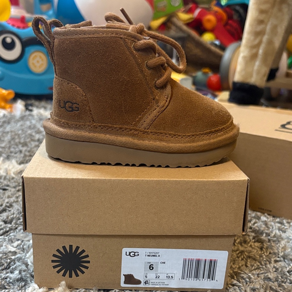 UGG Kids Chestnut Lace-Up Boots